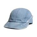 Dettaglio cappellino in denim lavato azzurro con bordi sfrangiati e cuciture a vista - M / Azzurro