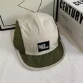 Dettaglio cappello camper outdoor con patch NATURE TREK e mesh traspirante oliva - M / Bianco Sporco