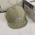 Detalle de gorra camper de nailon con parche de tela cosido y ojales laterales de metal - M (56-58cm) / Blanco Roto