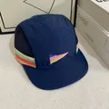 Dunkelblaue 5-Panel-Camp-Cap mit Regenbogenstreifen und atmungsaktiven Netzeinsätzen - M (56-58cm) / Marineblau