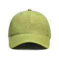 Primer plano de gorra de béisbol verde claro que muestra la sarga de algodón y las costuras - M (56-58cm) / Verde amarillento
