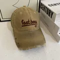 Detail der Used-Look Baseballkappe mit Stickerei, gefranster Krempe und Nieten - M (56-58cm) / Khaki