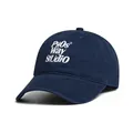 Detalle del bordado en 3D blanco sobre la gorra de béisbol de lona azul oscuro - M / Azul marino