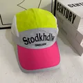 Gorra de béisbol de malla en contraste con paneles verde neón y rosa - M (56-58cm) / Ala Rosa Roja