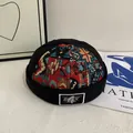 Detalle de gorro docker retro con jacquard étnico de colores y etiqueta tejida frontal - M (56-58cm) / Negro