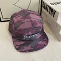 Primer plano de gorra camper de camuflaje púrpura con bordado Tennessee y ripstop - M (56-58cm) / Camuflaje Púrpura