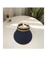 Dunkelblauer Stroh-Sonnenschutz mit gestreiftem Band auf einem weißen Tisch platziert - M / Marineblau