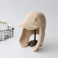 Gorra de béisbol beige de forro polar grueso con orejeras de invierno en soporte vintage - M (56-58cm) / Beige