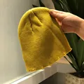 Gorro de punto acanalado amarillo jengibre con bordes desgastados para un estilo retro - M (56-58cm) / Amarillo
