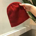 Gorro de punto acanalado rojo oscuro para mujer, estilo grueso para el calor invernal - M (56-58cm) / Burdeos