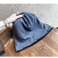 Berretto invernale in maglia a nido d'ape blu scuro con calda fodera interna nera - M / Blu scuro