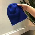 Gorro de punto acanalado azul real con bordes deshilachados de estilo suave para invierno - M (56-58cm) / Azul Zafiro