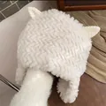 Detalle del gorro de felpa blanco con orejas de gato y textura tejida gruesa - M (56-58cm) / Estilo Orejas de Gato / Blanco