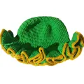 Detailopname van de felgroene gehaakte textuur met gele golvende randen en details - M (56-58cm) / Groen