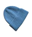Detalle de la textura de punto acanalado azul claro y el dobladillo ancho de este gorro de invierno - M / Azul cielo