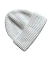 Detalle de gorro de punto acanalado blanco que muestra la textura gruesa y el borde doblado - M / Blanco
