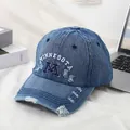 Gorra de béisbol de mezclilla azul desgastada con bordado Minnesota y letra M - M / Azul claro