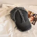 Dettaglio della trama denim invecchiata e dei bordi sfrangiati sul berretto vintage - M (56-58cm) / Grigio