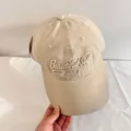 Primer plano de gorra de béisbol de algodón beige con bordado 3D Beautiful Self de calidad - M (56-58cm) / Beige