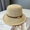 Schicker Fischerhut im Hepburn-Stil mit hochwertigem Strohgeflecht und Metallschnalle - M (56-58cm) / Beige