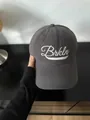 Detalle del bordado blanco Brkln en una gorra de béisbol de algodón en gris oscuro - M (56-58cm) / Gris