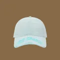 Dettaglio in tela di cotone azzurro con ricamo corsivo sulla visiera e bordo consumato - M (56-58cm) / Blu