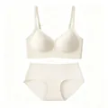 Details des nahtlosen beigen Dessous-Sets mit weichem Gel-Streifen und glattem Stoff - S / Cremeweiß