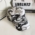 Vue détaillée d'une casquette de baseball camouflage avec visière incurvée - M (56-58cm) / Camouflage Gris et Blanc