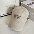 Dettaglio del cappellino vintage beige con toppe consumate e ricami di alta qualità - M (56-58cm) / Beige