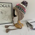 Cappello in maglia jacquard 2025 da donna con pompon e paraorecchie per l'inverno - M (56-58cm) / caffè