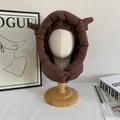 Détail de la cagoule d'hiver matelassée marron avec bois mignons et bord élastique coupe-vent - M (56-58cm) / Café