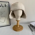 Khaki Plüsch-Fliegermütze mit Schneeflocken-Dekor und warmem Sherpa-Futter für Damen - M (56-58cm) / Khaki