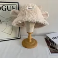 Cappello a secchiello in lana di agnello con graziose orecchie di pecora per il calore invernale - M / Bianco Sporco