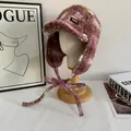 Detail of checkered aviator hat featuring pink wool texture and leather brand patch - M(56-58cm) / Pink Coffee White Three-Color Plaid