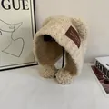 Cappello di peluche beige con orecchie da orso e paraorecchie per il calore invernale - M (56-58cm) / Bianco Sporco