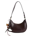 Sac croissant marron foncé en similicuir brillant avec charm cœur imprimé léopard - Avec Pendentif / Café