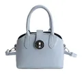 Sac à main bleu clair en forme de coquillage avec fermoir argenté et surpiqûres blanches - Bleu Sans Pendentif