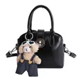 Elegante borsa a conchiglia nera lucida con chiusura in metallo e ciondolo a orsetto - Nero Con Pendente