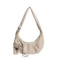 Schicke cremeweiße Crescent Bag aus genarbtem Leder mit süßem Pferdeanhänger Detail - Mit Anhänger / Weiß