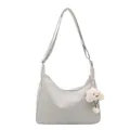 Sac hobo gris clair avec pendentif nuage en peluche et logo Tidal Dryness - Avec Pendentif / Bleu