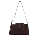 Bolso baguette minimalista rojo oscuro mate con ribete de cuero y hebilla metálica - café