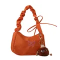 Bolso bajo el brazo naranja brillante con bordado de mariposa morada y colgante de monstruo - Estilo Con Colgante / Naranja