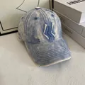 Zerstörte hellblaue Acid-Wash-Baseballkappe mit 3D-Stickerei und ausgefransten Kanten - M (56-58cm) / Hellblau