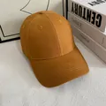 Detalle de una gorra de béisbol de algodón amarillo mostaza con costuras y ojales - M / Amarillo Jengibre