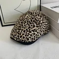 Boina retro de leopardo con borde negro, elegante tejido de ante para moda otoñal - M / Blanco Roto