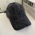 Detalle de la textura de pana lavada vintage y ala desgastada de la gorra de béisbol - M (56-58cm) / Negro