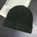 Bonnet en tricot vert foncé avec détails usés et texture côtelée vintage - M(56-58cm) / Vert Foncé