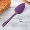 Pelle à pizza et gâteau en acier inoxydable violet mat avec bord dentelé, longueur 30cm - Violet