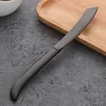 Verdikte roestvrijstalen steakmes met matte zwarte coating en gekartelde rand - Zwart
