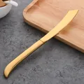 Vergulde roestvrijstalen steakmes met kartelrand en een ergonomisch gebogen handvat - Goud